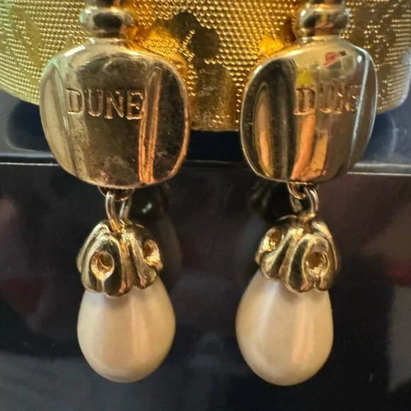 Christian Dior Vintage Clip-on Earrings - Picture 5 of 6